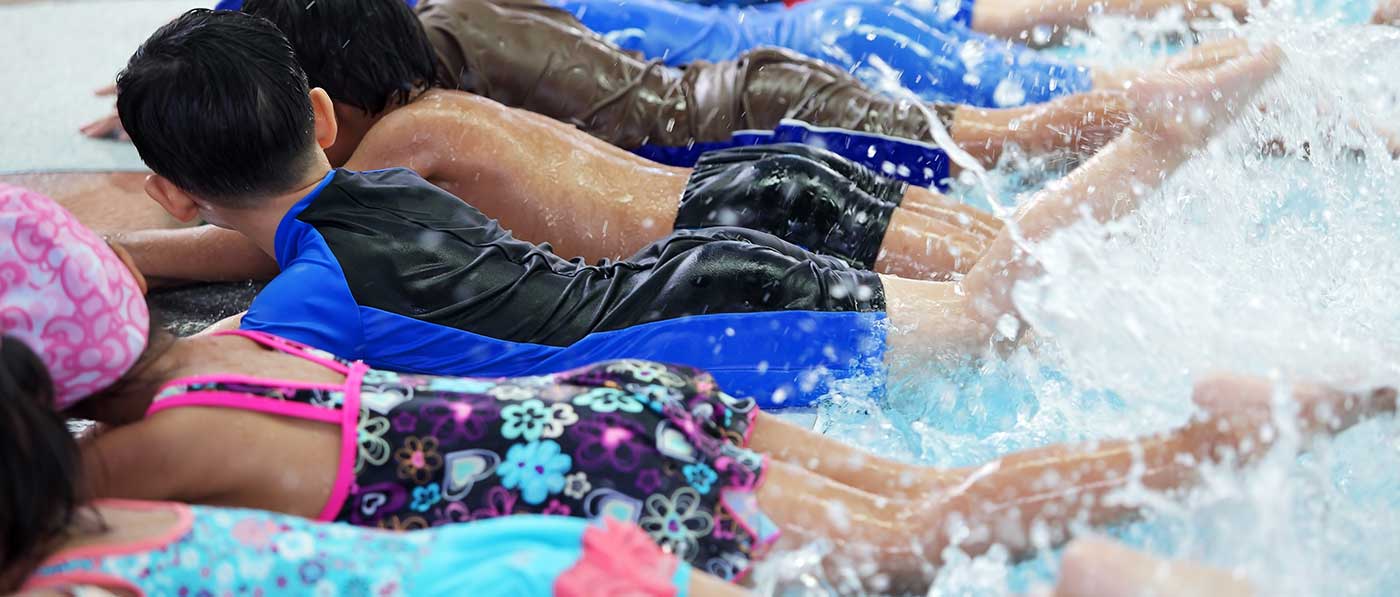Kids splashing in swimming pool